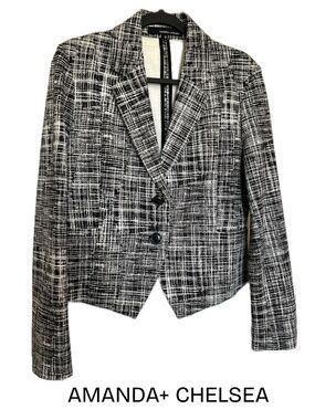 Like New Amanda+Chelsea Black and Off White Ponte Cropped Blazer Size 12